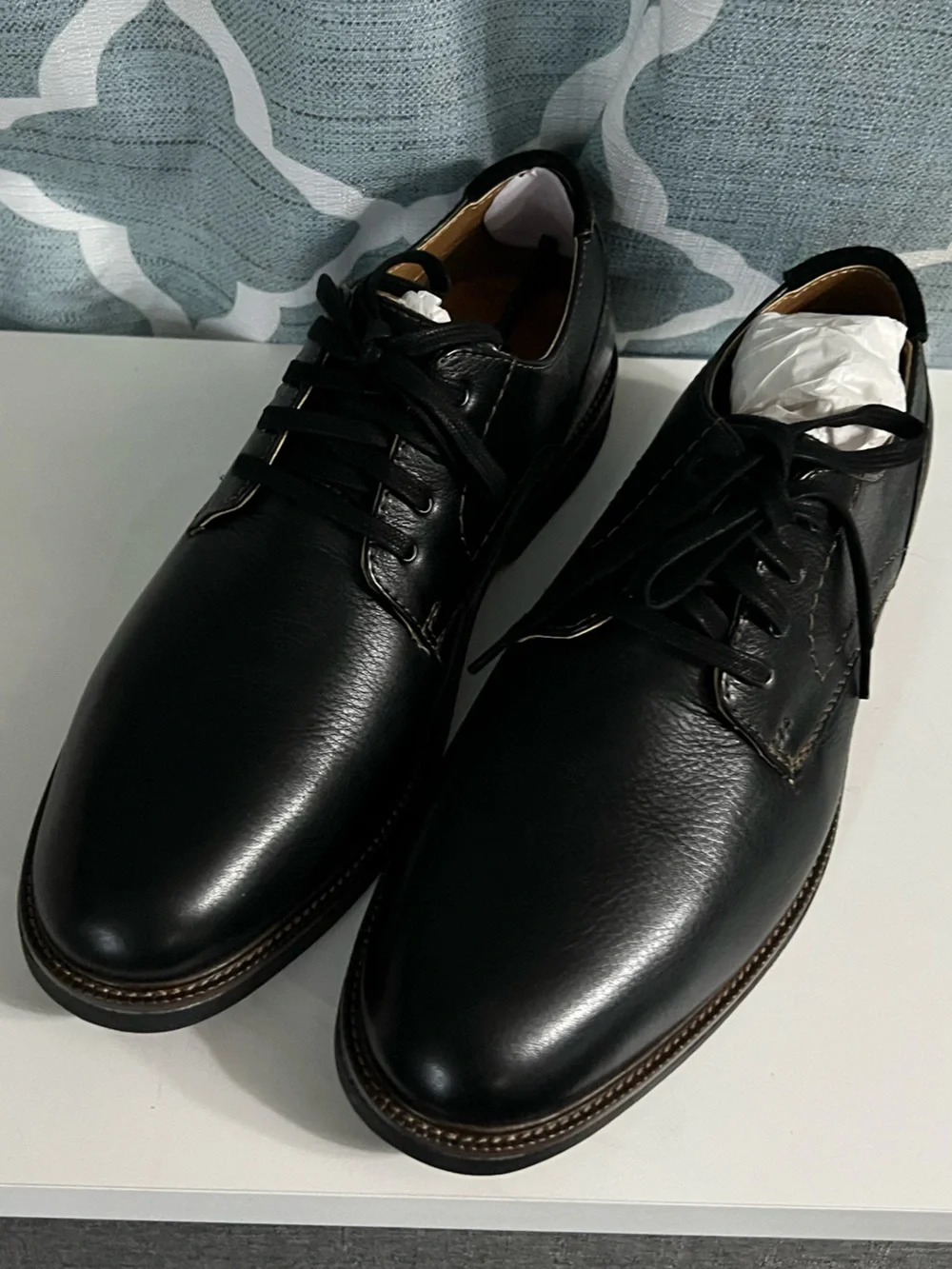 Dockers Black Leather Lace-Up Derbys with Brown Trim